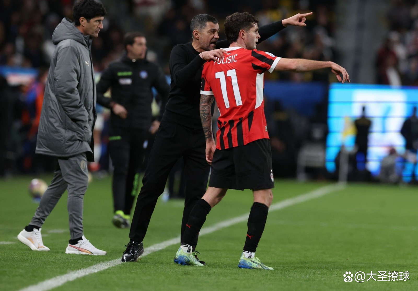 爱游戏在线服务- 费耶诺德今晚远射贴柱JackeyLove在TL比赛中悬念迭起，现场解说直呼：浙江队围绕欧冠远射贴柱